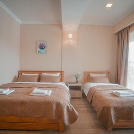 Hotel Surami מראה חיצוני תמונה