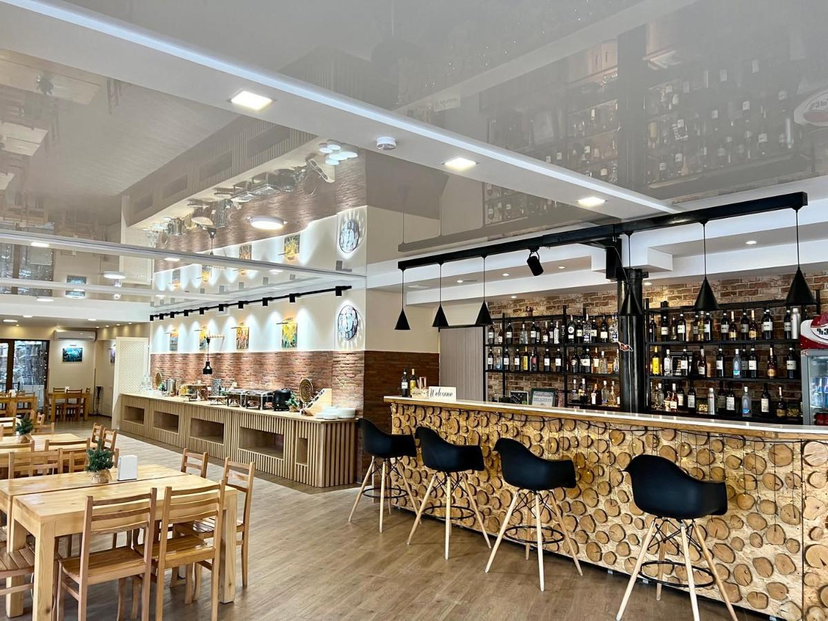 Hotel Surami מראה חיצוני תמונה