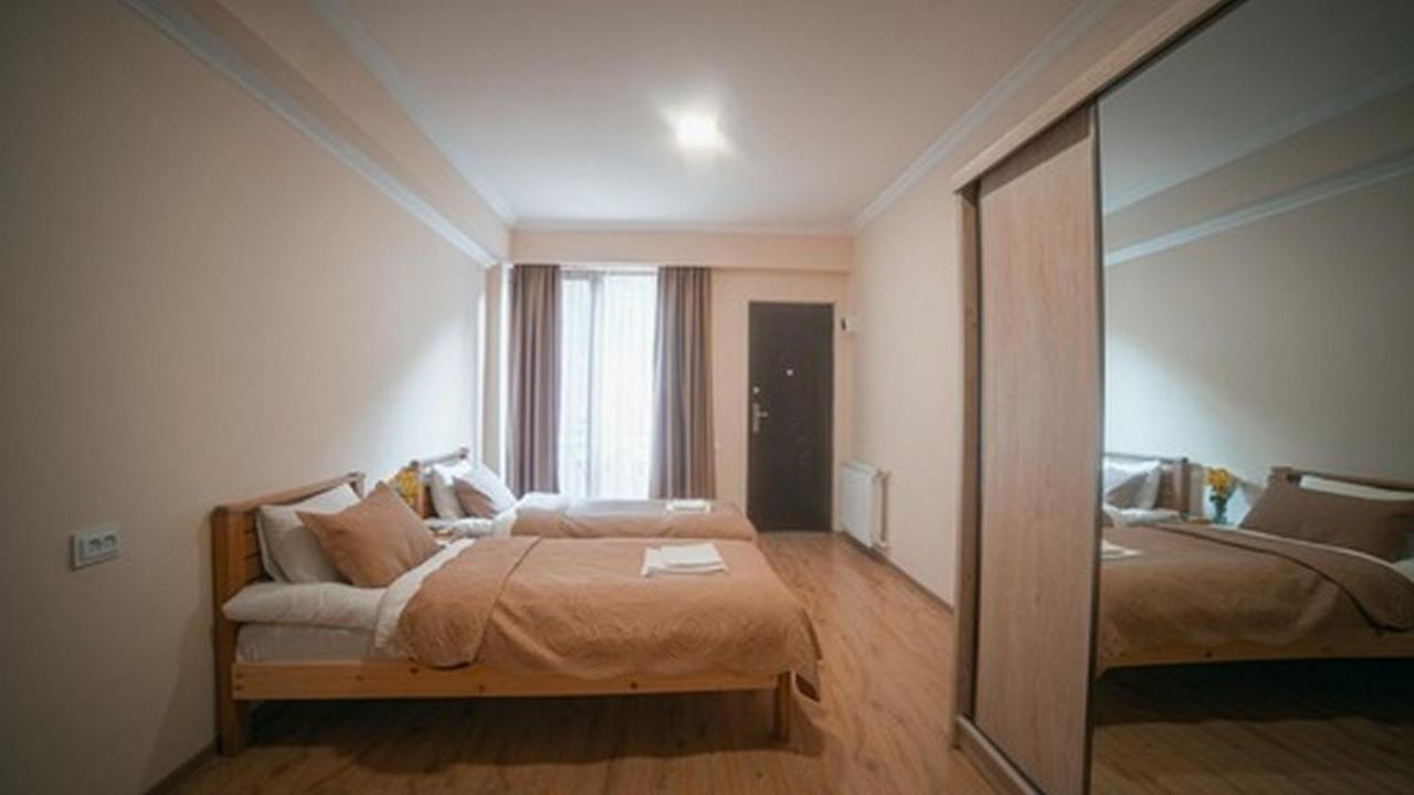 Hotel Surami מראה חיצוני תמונה