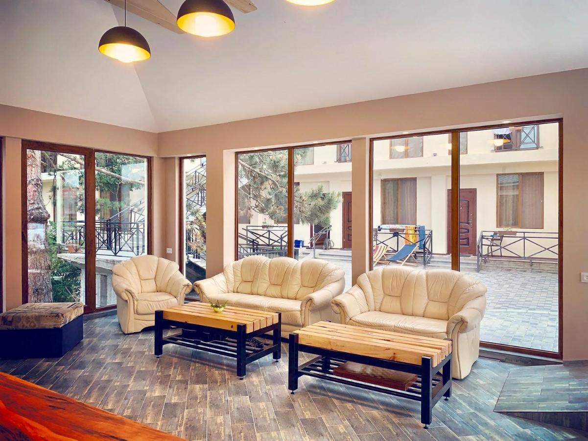 Hotel Surami מראה חיצוני תמונה