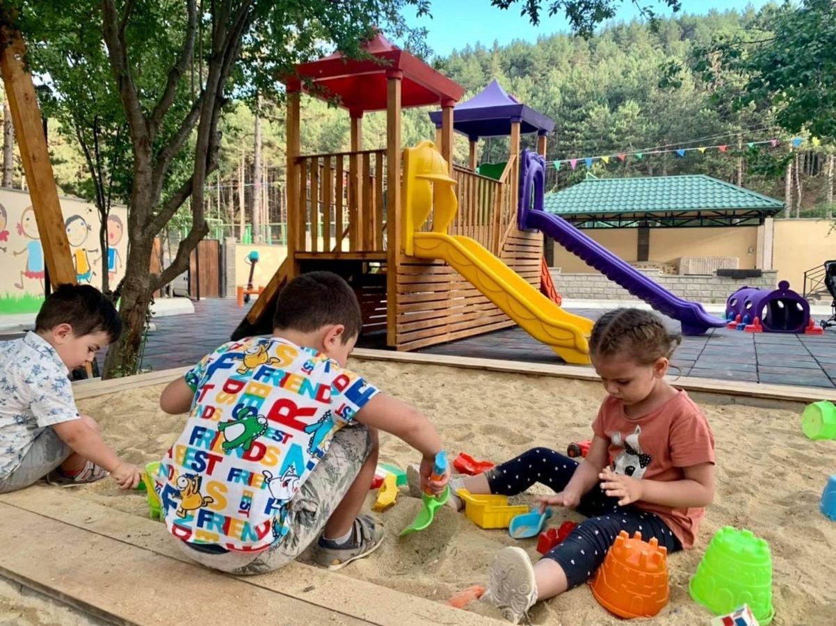 Hotel Surami מראה חיצוני תמונה