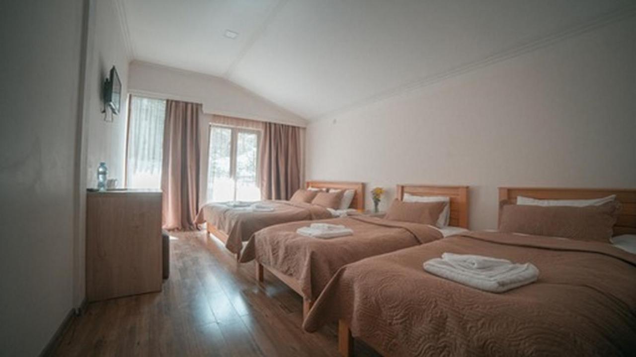 Hotel Surami מראה חיצוני תמונה