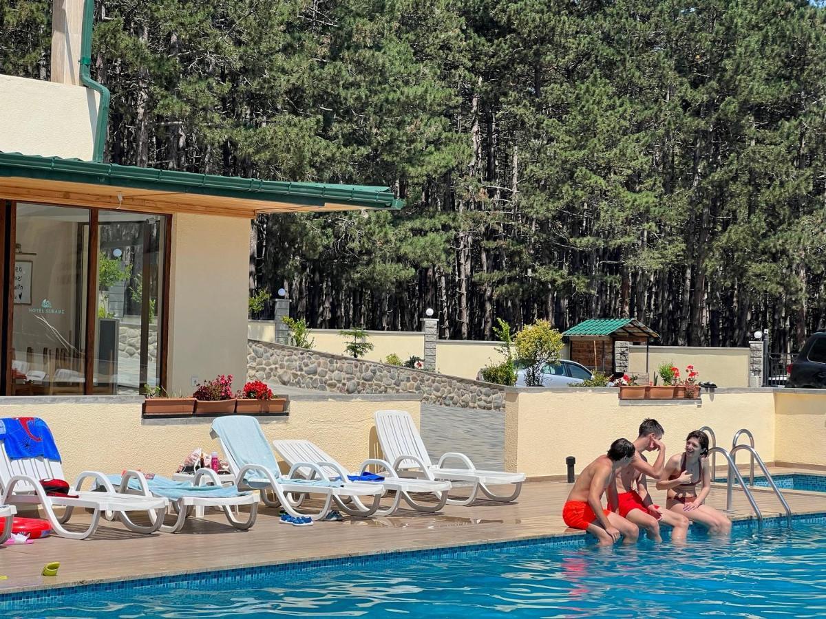 Hotel Surami מראה חיצוני תמונה
