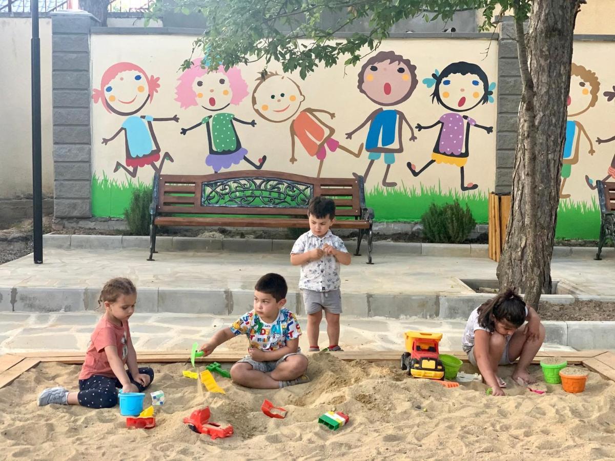 Hotel Surami מראה חיצוני תמונה