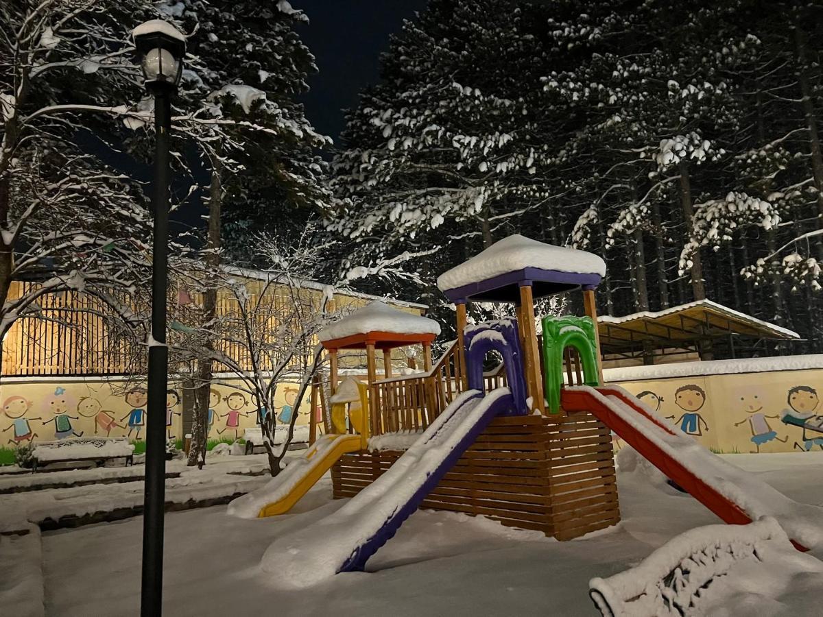 Hotel Surami מראה חיצוני תמונה