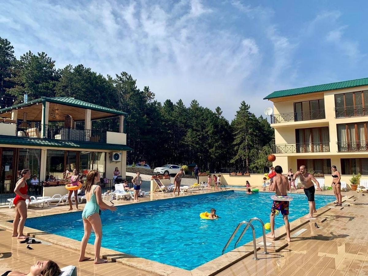 Hotel Surami מראה חיצוני תמונה