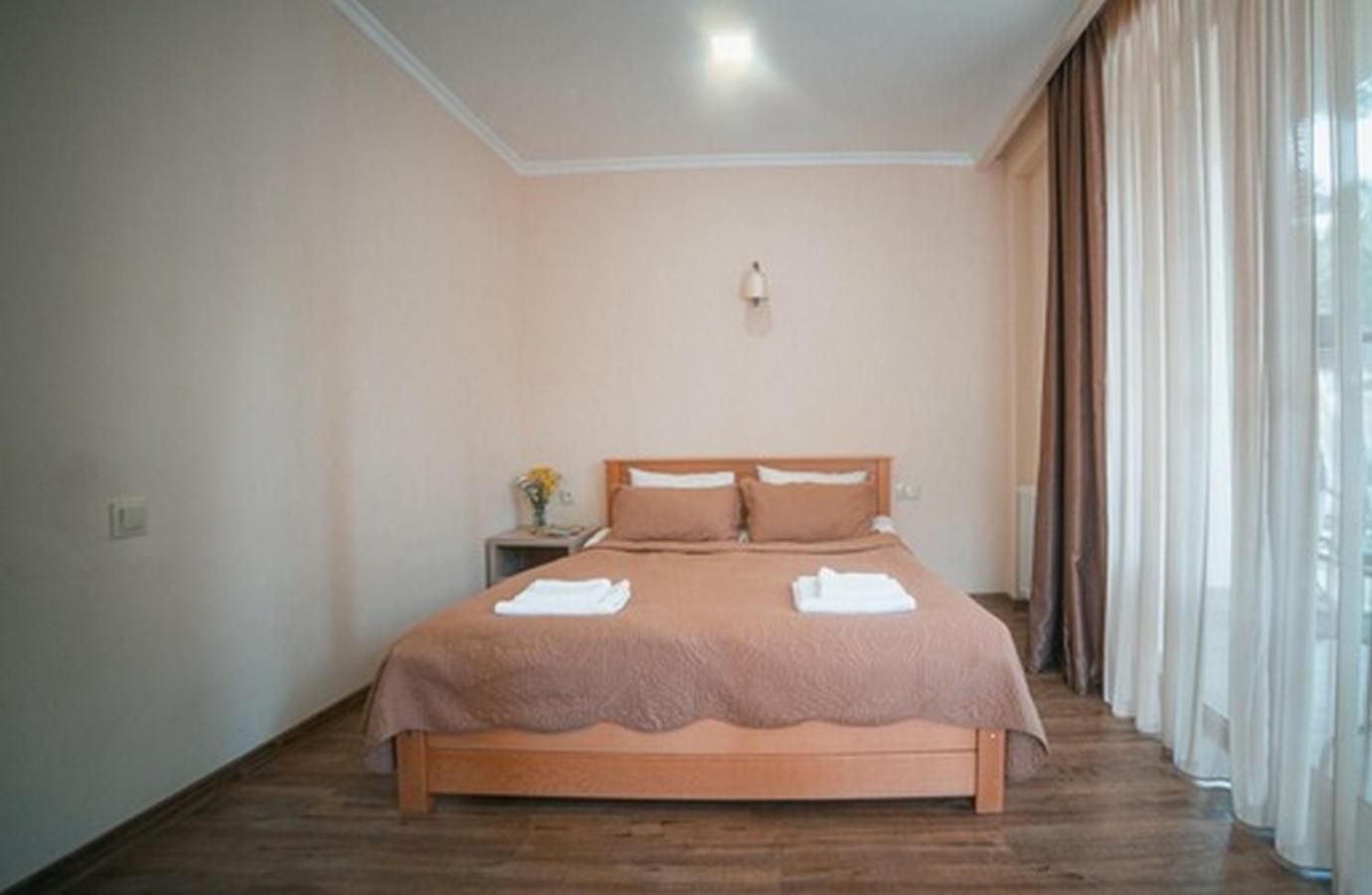 Hotel Surami מראה חיצוני תמונה