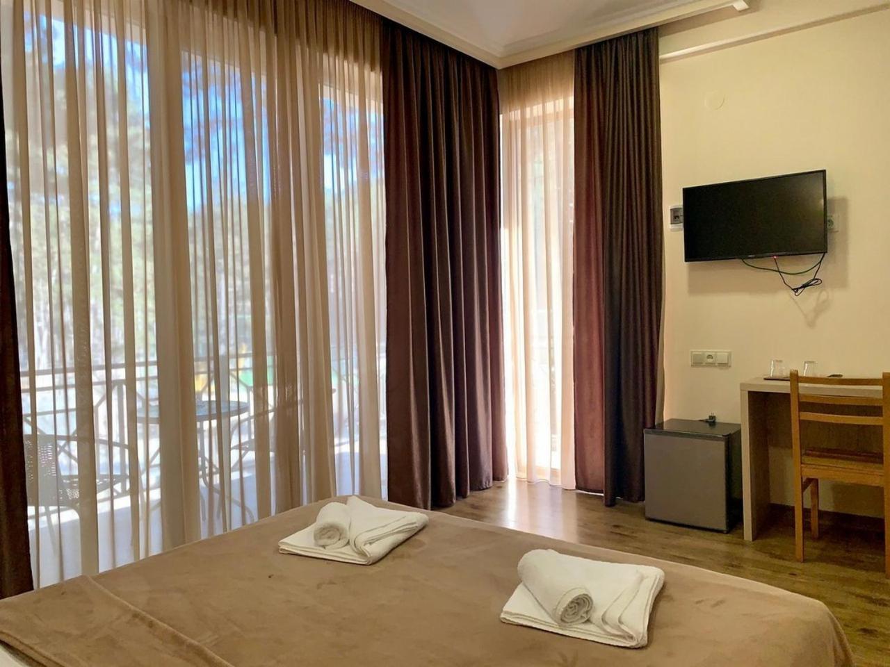 Hotel Surami מראה חיצוני תמונה