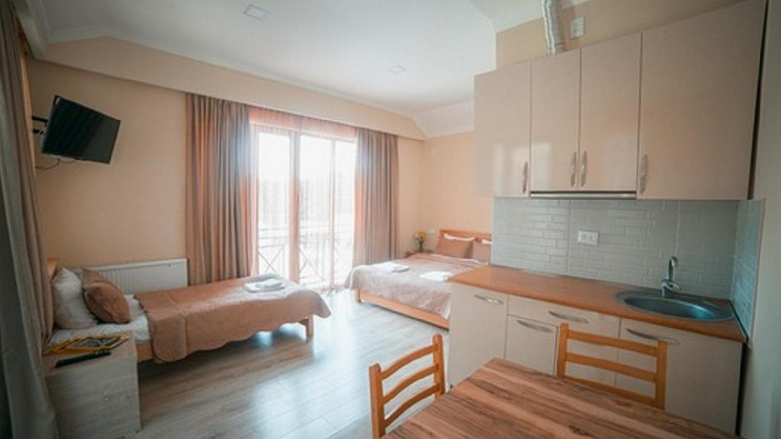 Hotel Surami מראה חיצוני תמונה