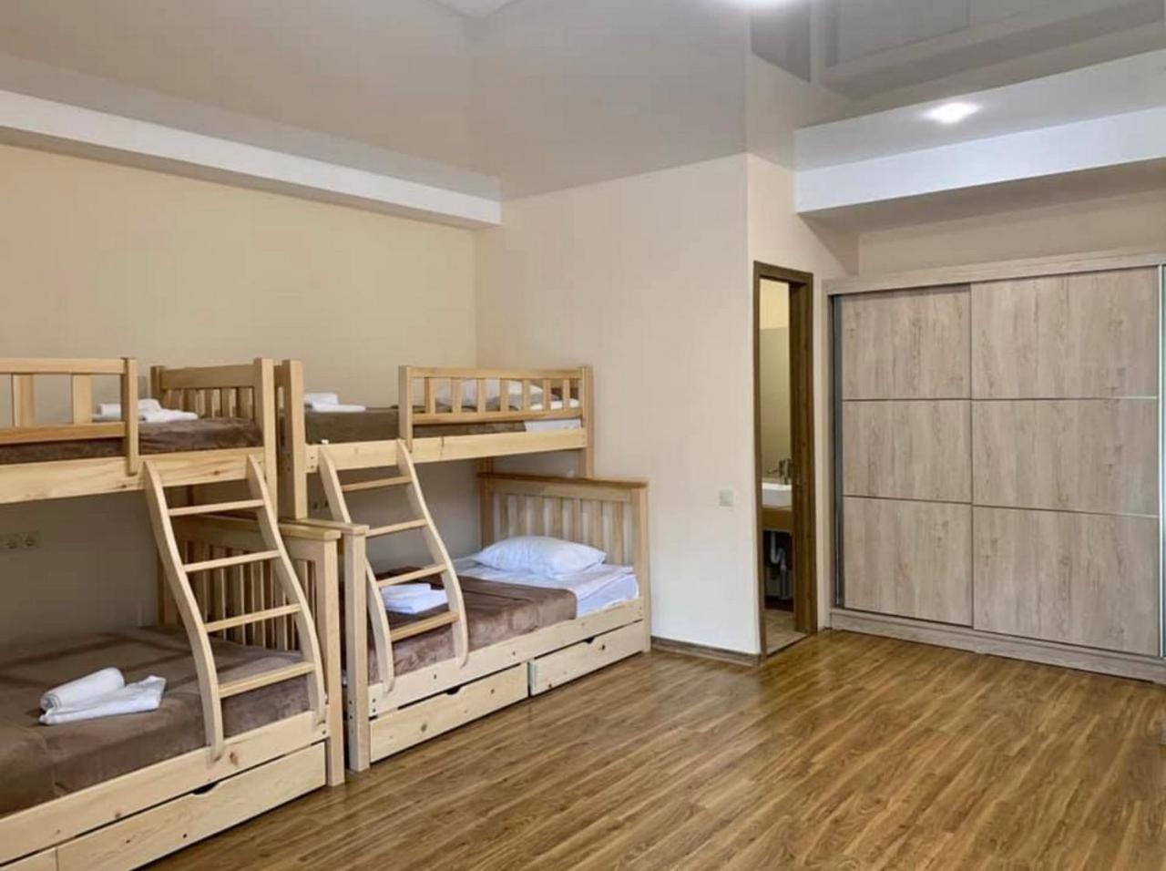 Hotel Surami מראה חיצוני תמונה