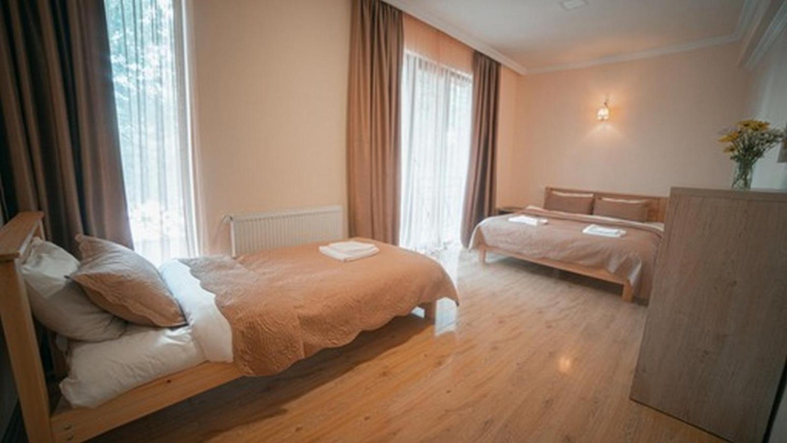Hotel Surami מראה חיצוני תמונה