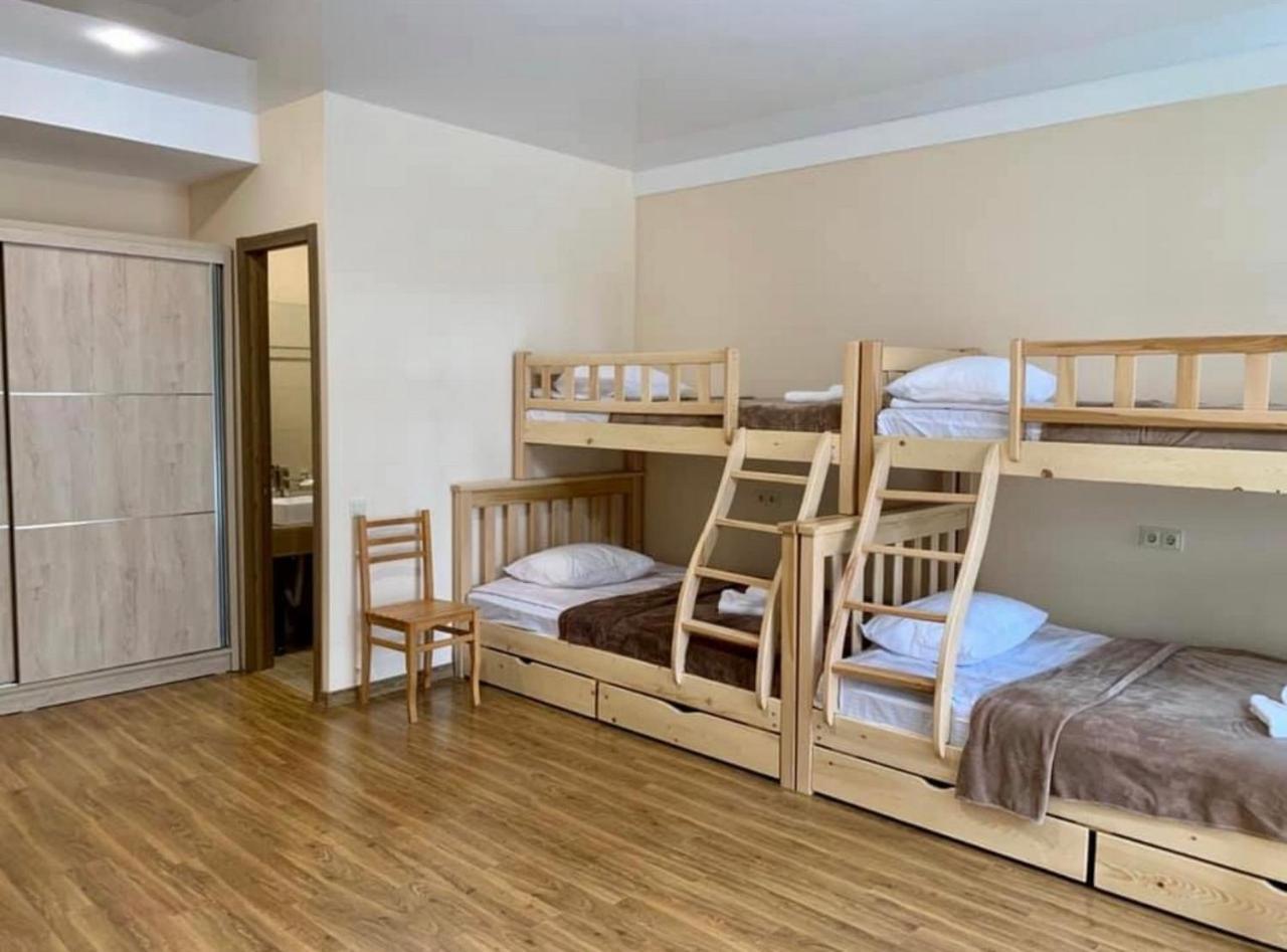 Hotel Surami מראה חיצוני תמונה